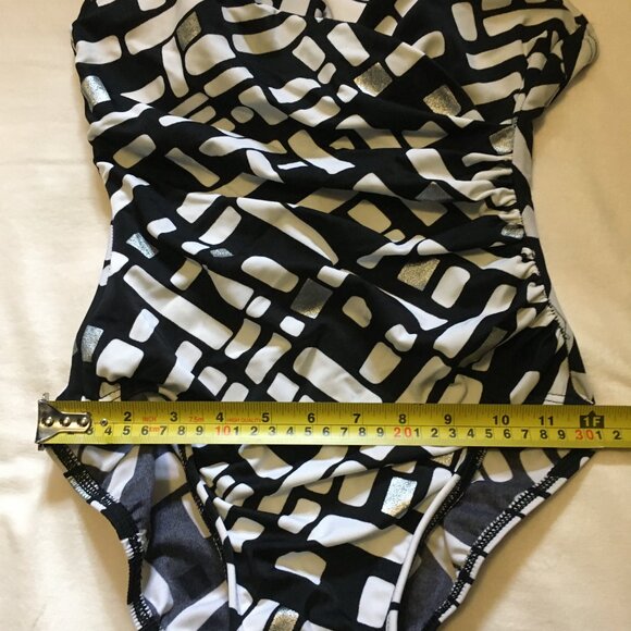 Miraclesuit 'Must Have' One-Piece Allover Slimming Underwire Swimsuit - Picture 13 of 16